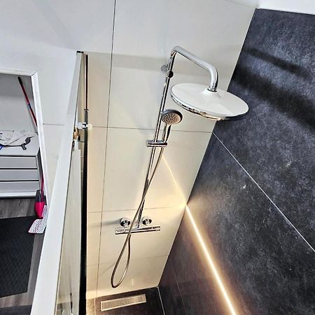 Spoil Yourself With Style, Comfort And Luxury - Tony'S Studios Luxury Piteşti Exterior foto