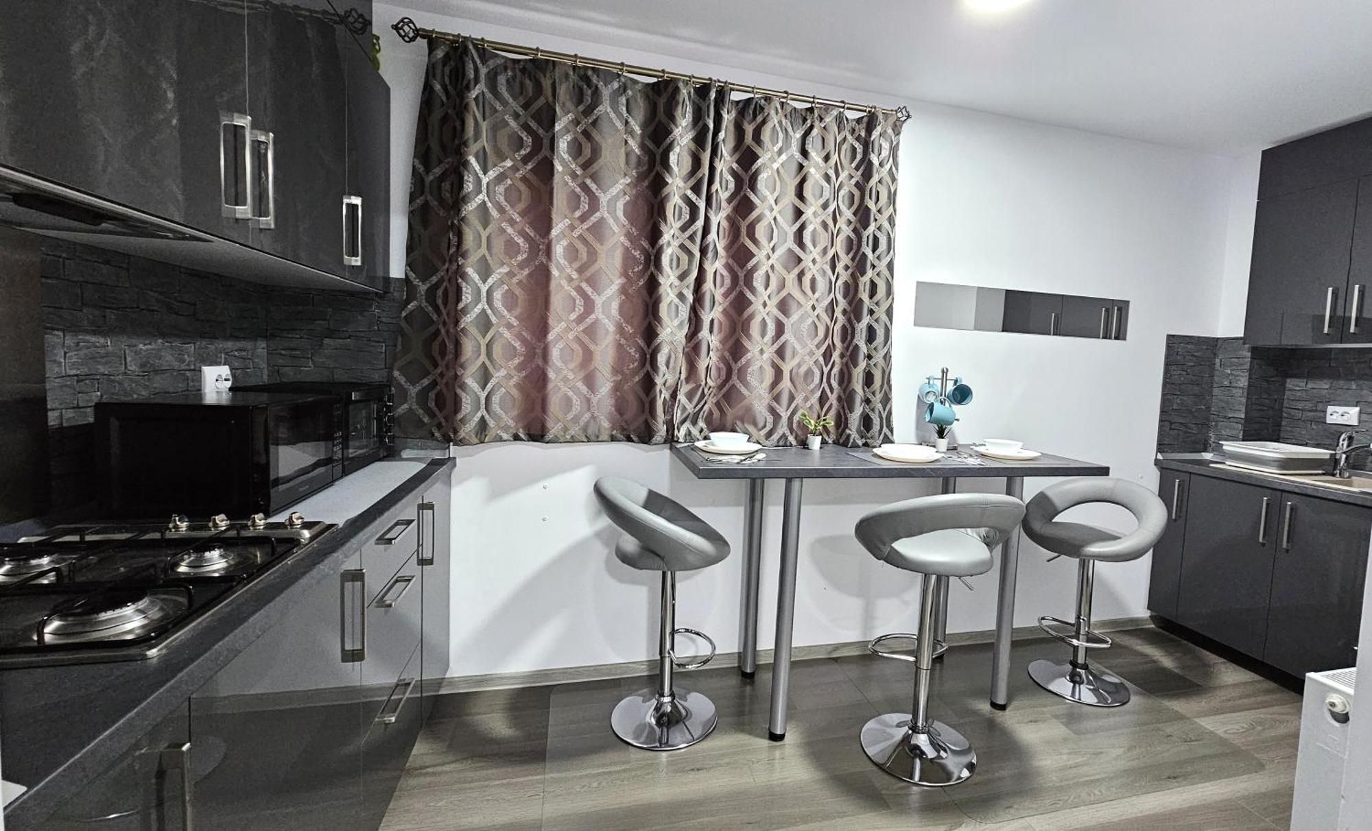 Spoil Yourself With Style, Comfort And Luxury - Tony'S Studios Luxury Piteşti Exterior foto