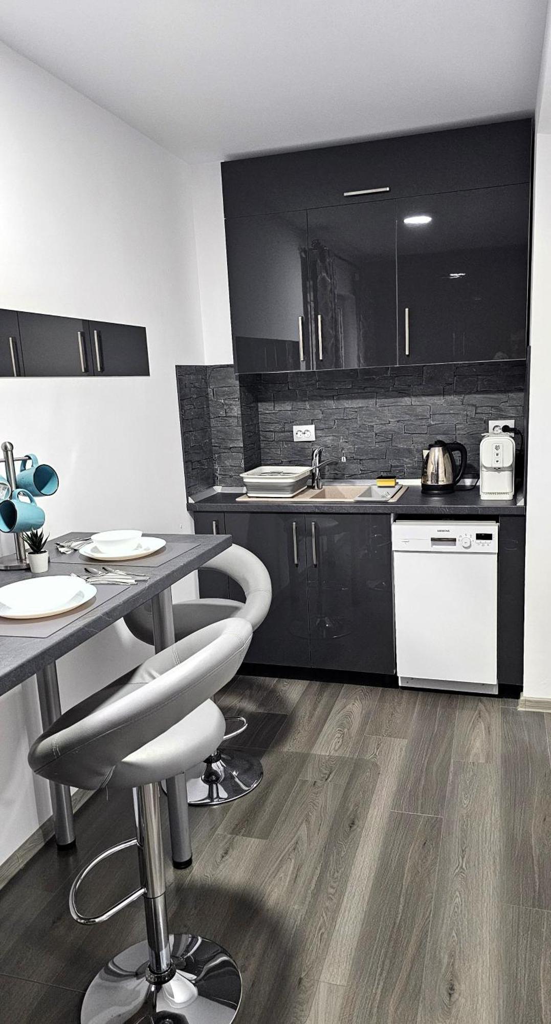 Spoil Yourself With Style, Comfort And Luxury - Tony'S Studios Luxury Piteşti Exterior foto